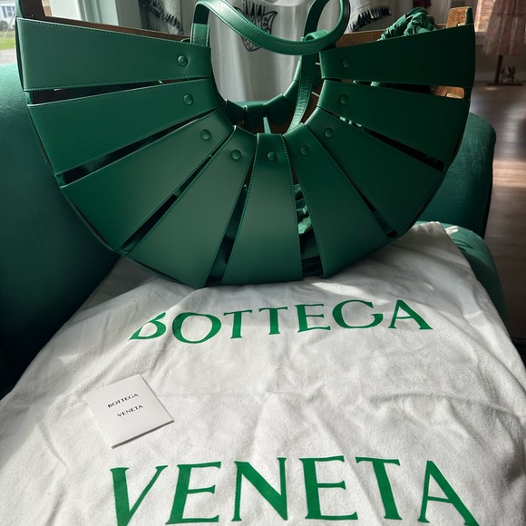 Bottega Veneta is a treasure ❤️ - Picture 3 of 4